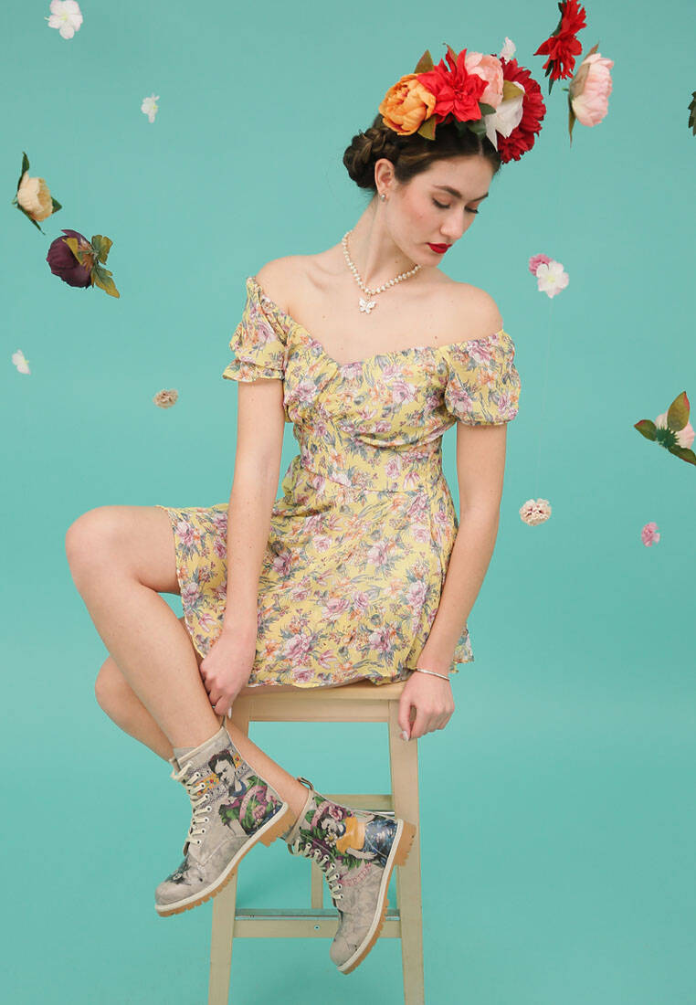 Kadın Vegan Deri Gri Uzun Bot - A Flower From The Past Frida Kahlo Tasarım